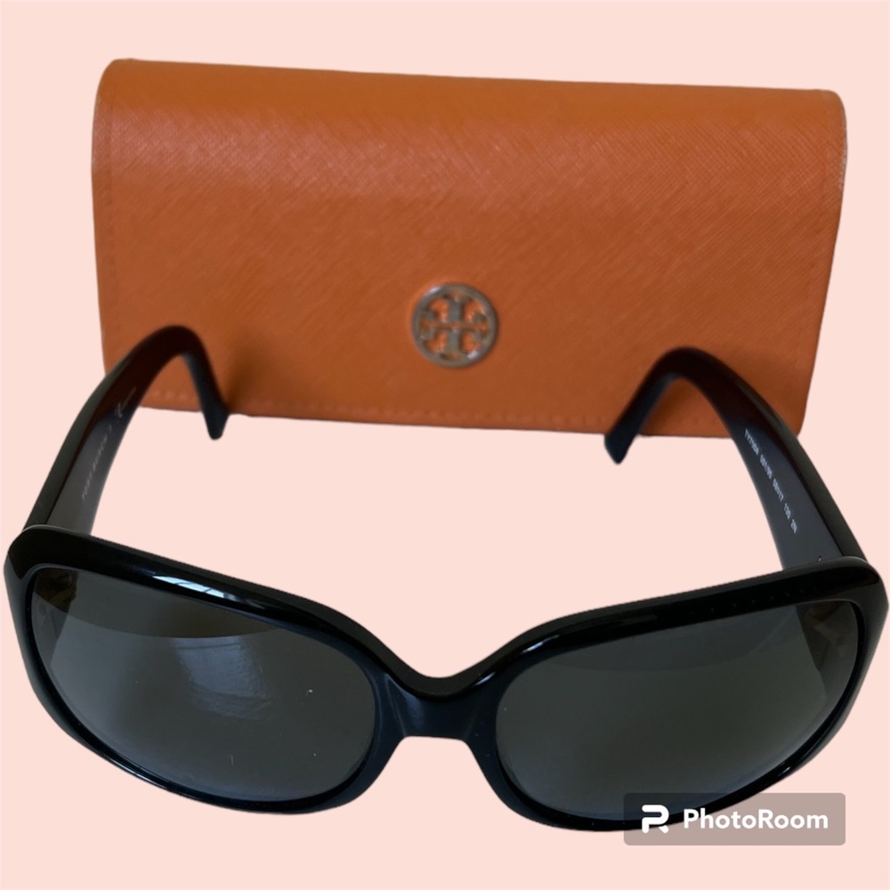 Tory Burch sunglasses 🕶️